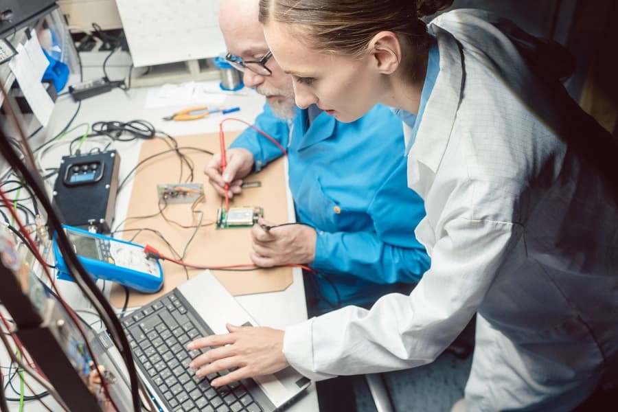 Training, skills and technology: recruitment and retention in the Hungarian electronics sector